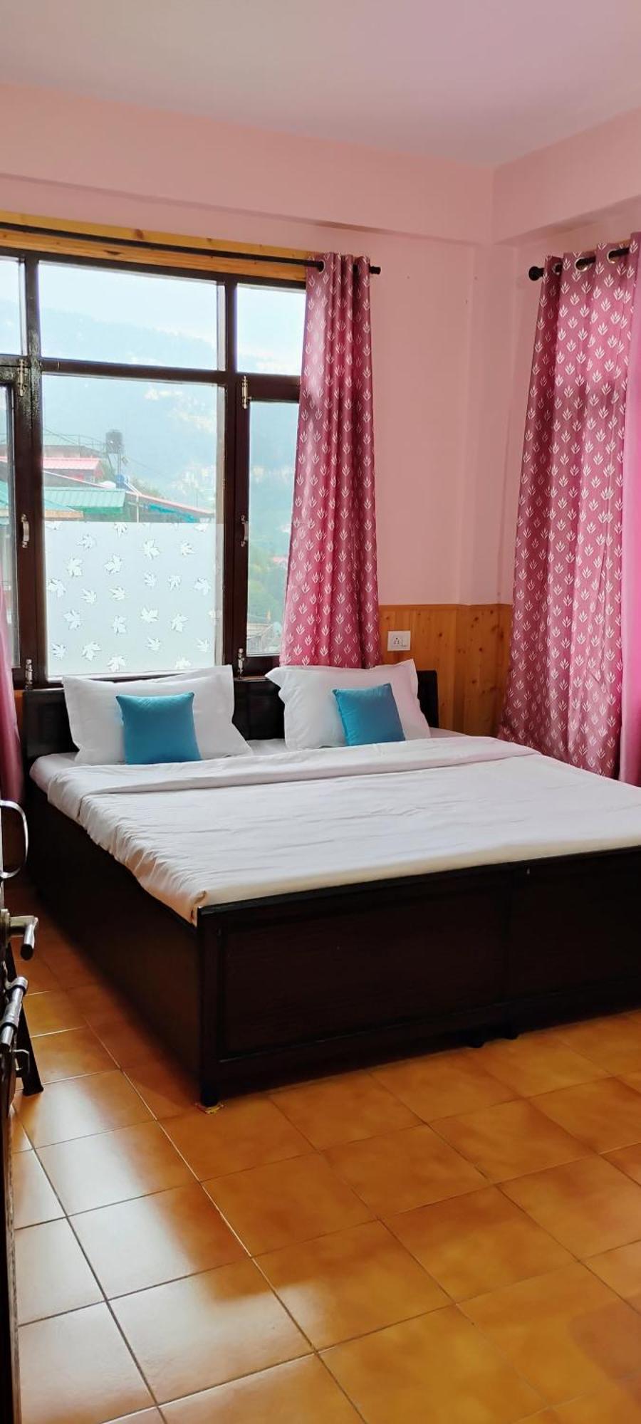 Thakur Homes- Couple And Family Friendly Homestay شيملا الغرفة الصورة